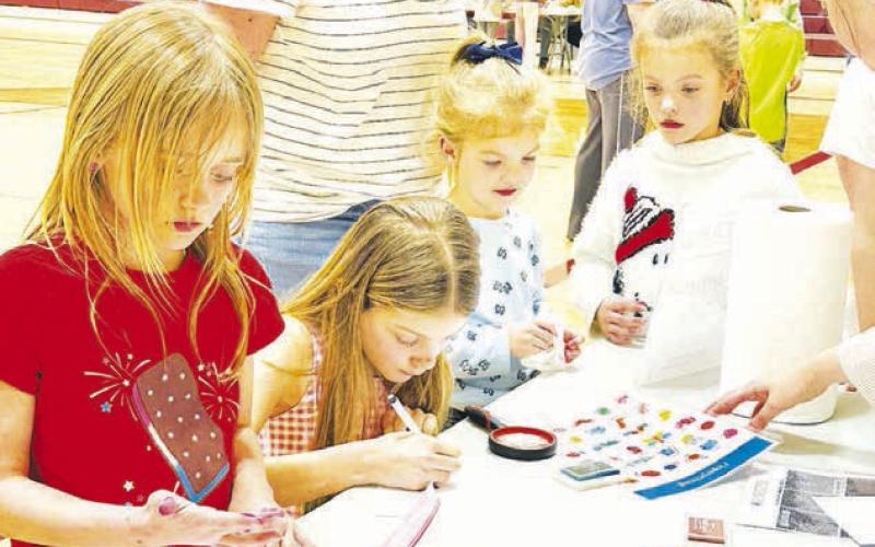 Canyon Quaschnick practices building a marble run. Learning about fingerprinting are (l-r) Harper Biegler, Raelyn Quaschnick, Nerishca Weldon, and Vianey Weldon as mom Bianca Wiedmer looks on.