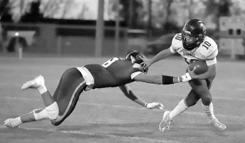 Dupree running back Tre’ White Wolf (10) shakes off a defender’s attempt to tackle him during the Tigers matchup with the Castlewood Warriors last Thursday, Oct. 23, in the first round of the State Class A football playoffs. Castlewood, 8-1, knocked off 6-3 Dupree by a score of 46-12. Photo courtesy of LeeAnne Dufek/Hamlin County Publishing