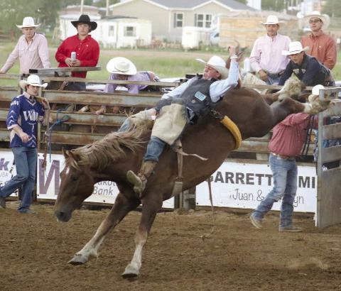 Farlee, Longbrake memorial buckles awarded at 64th Dupree Pioneer Days Rodeo