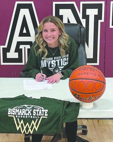 Lawrence signs to play for Mystics