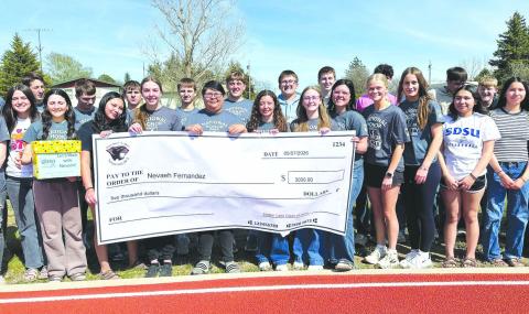 TLHS seniors gift