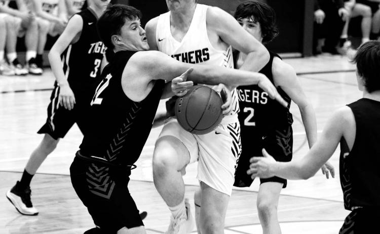 Late rally lifts TL boys over Mobridge-Pollock