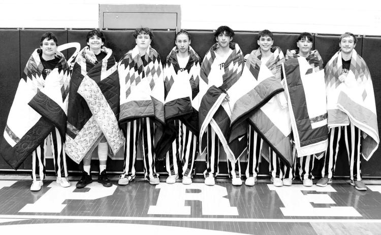 Knife-Brewer family honors basketball teams with star quilts