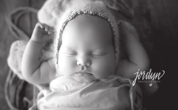 Drew Elizabeth born Feb. 5