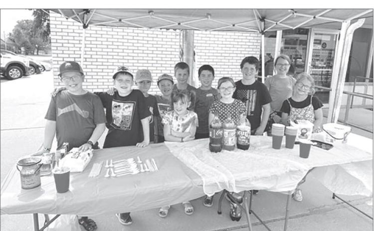 4-H kids serve up cool treats